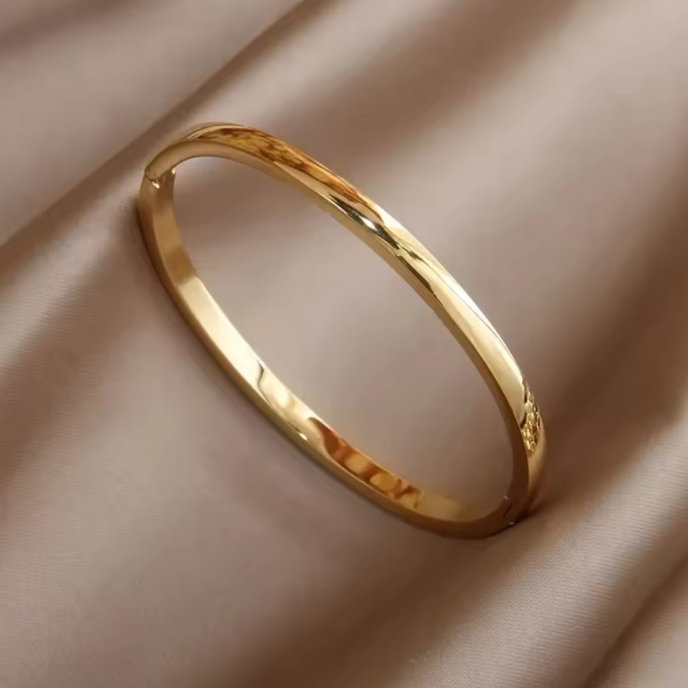 Elegant Gold Bangle Bracelet